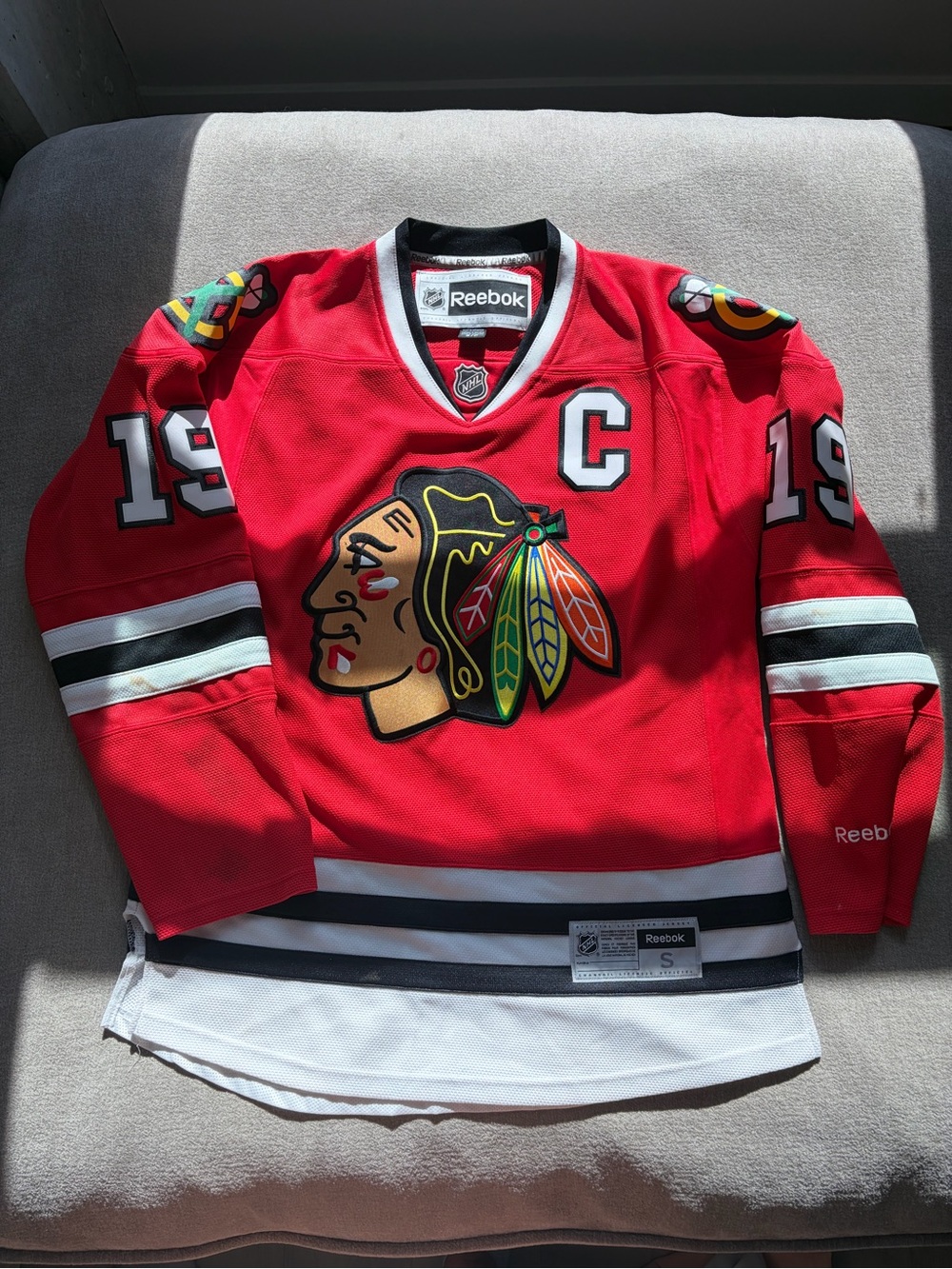 Jonathan Toews Blackhawks Captain NHL Jersey